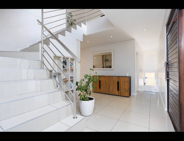 5 BEDROOM FREESTANDING TO LET IN STONEHURST MOUNTAIN ESTATE